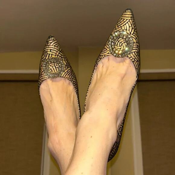 Manolo Blahnik Descortes Crystal Pumps Gold Black Pointed Heels Sz 37 / 7 - Picture 2 of 11